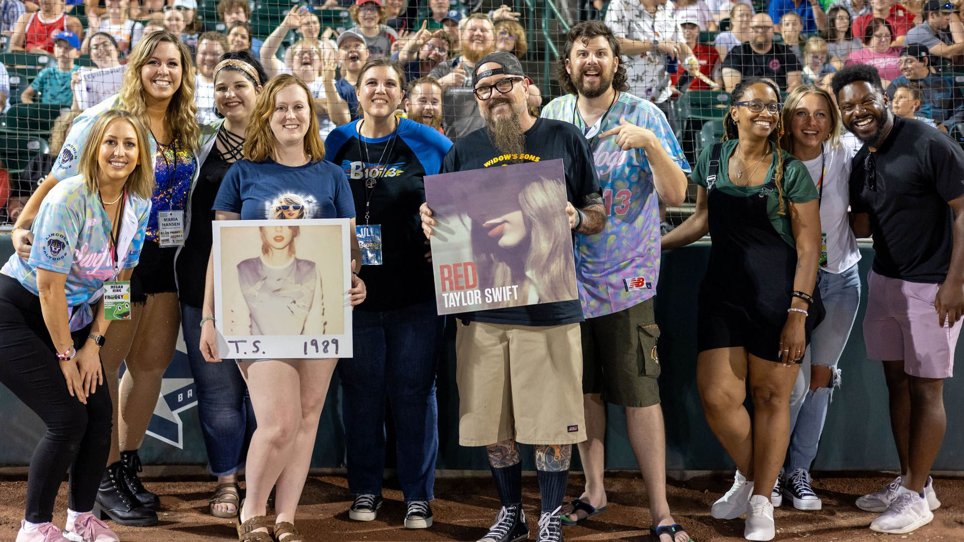 Swiftdogs1 L-R: Megan King (KFGE-FM), Maria Hansen (Promotions Director), Robyn Burnison (KFGE-FM), winner Laura W., Jill Lewis (KBBK-FM PD), winner Shawn W., Cory Edmondson (KFGE-FM APD), Brooke Summers (KBBK-FM + KFGE-FM), Johanna Buresh (KFGE-FM), D-Wayne (KBBK-HD2 PD)